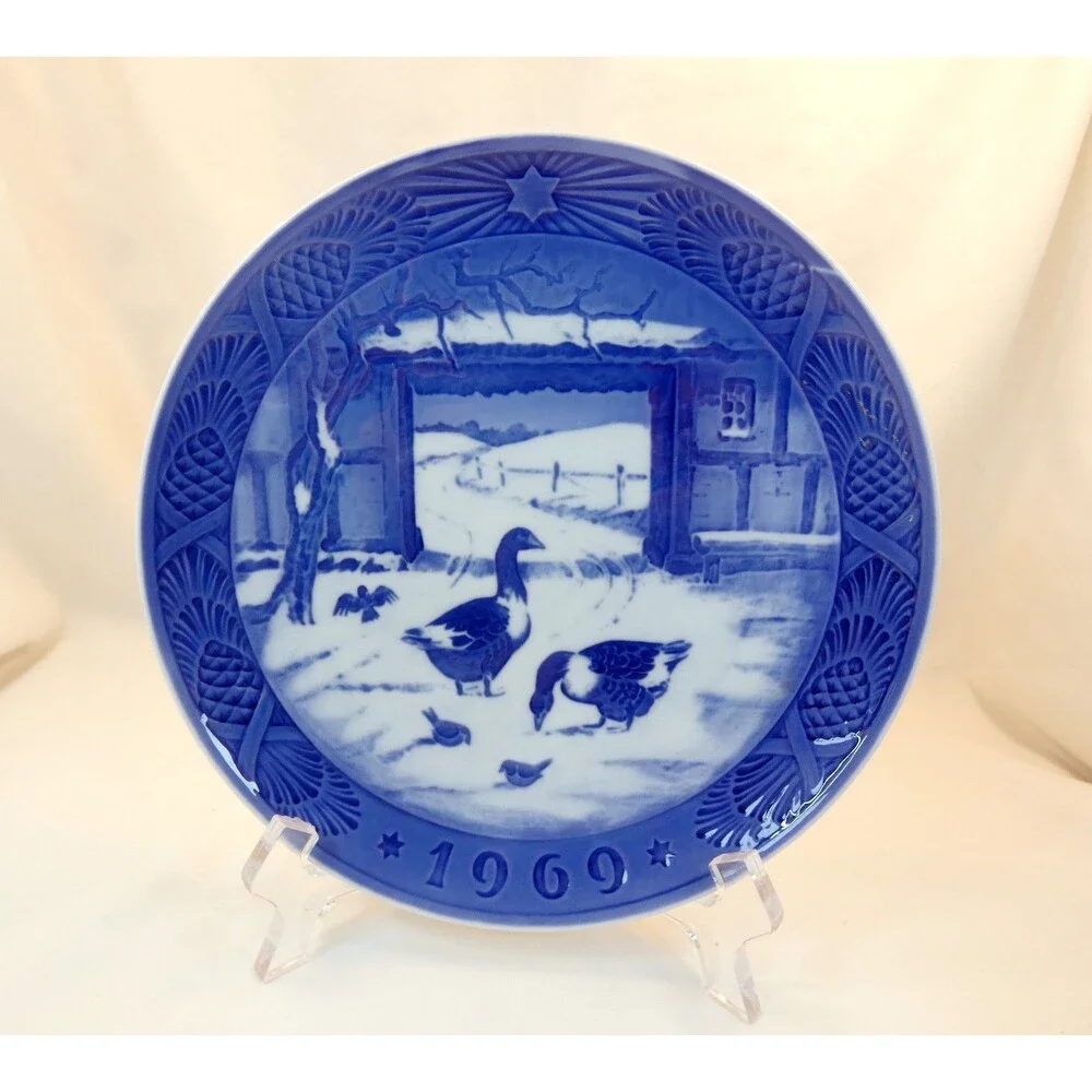 Royal Copenhagen 1969 Kai Lange Christmas Plate In the Old Farm Yard